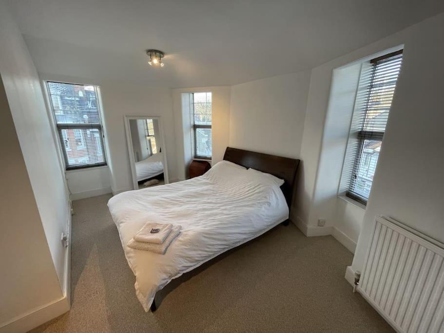 Spacious Two Bedroom Flat In Prestigious Highgate. London Eksteriør bilde